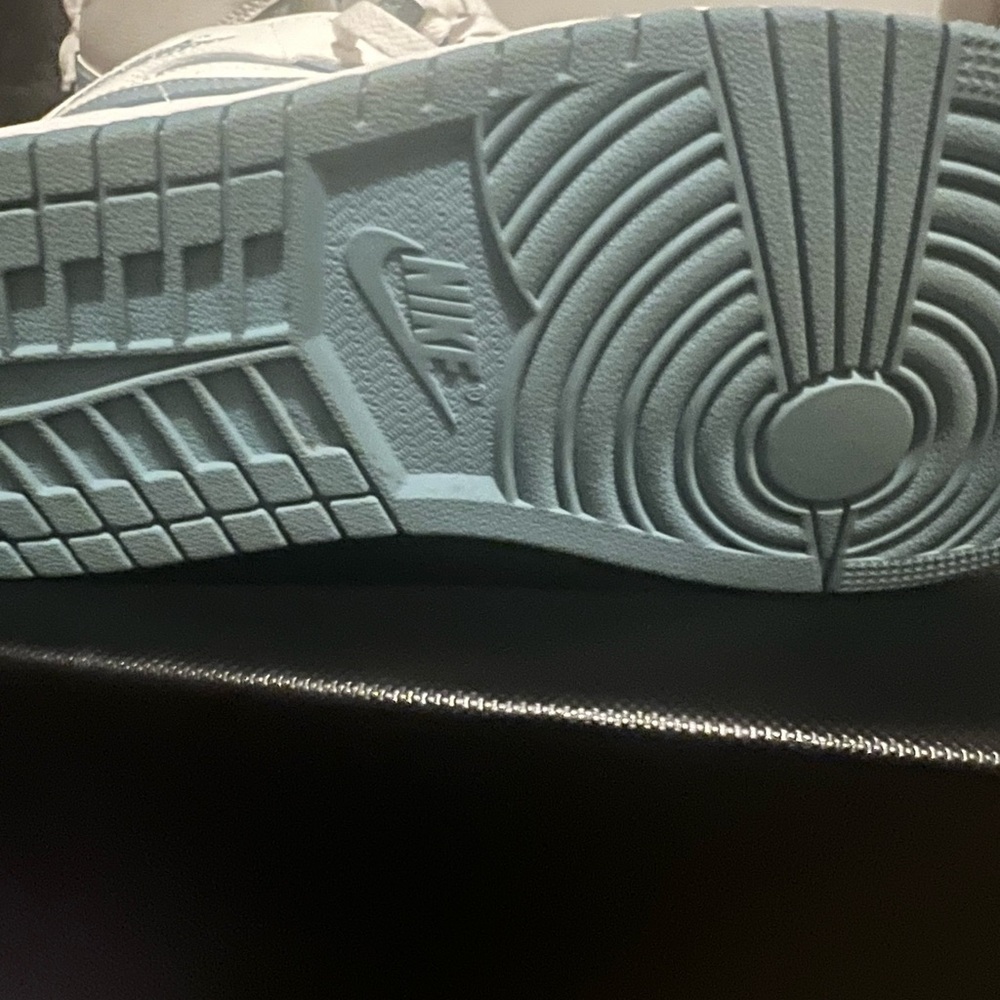 Air Jordan 1 Mid
Used without box
